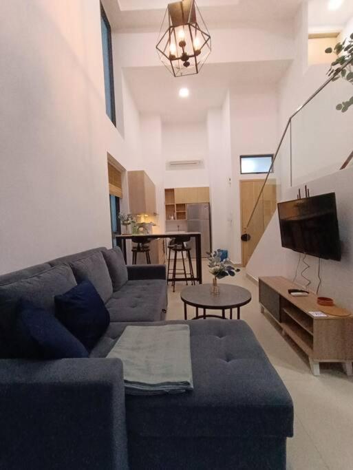 Col 11a Deluxe 1 Bedroom Duplex Infinity Pool Pangsapuri *